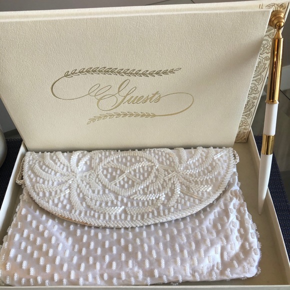 Vintage Wedding book with white pearl clutch - Picture 2 of 4